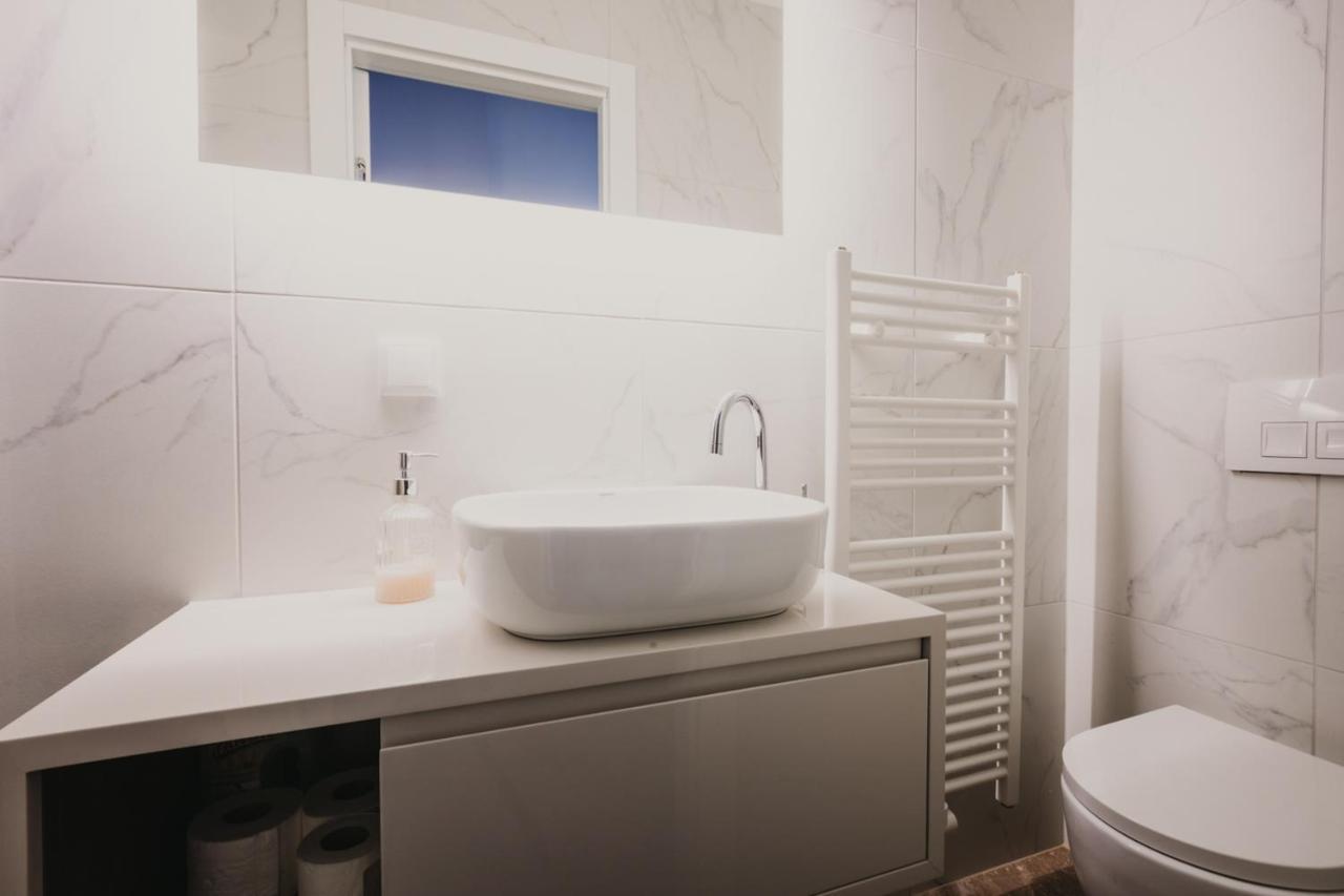 Zeus Design Apartments Wasserwelt Vienna Exterior photo